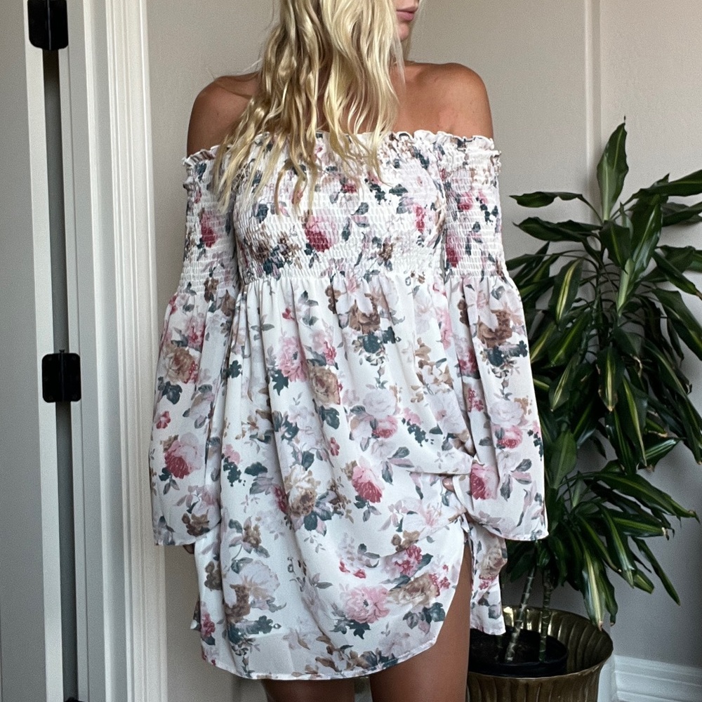 Women’s floral off the shoulder dress. Size small.